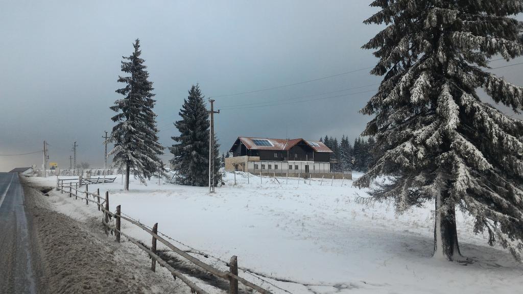 Pensiunea Agroturistica Eden Пиатра Фантанеле Екстериор снимка